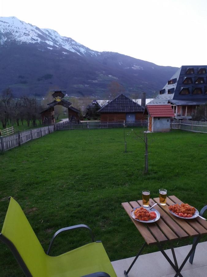 Bed and Breakfast Visitor Yard Plav Exterior foto