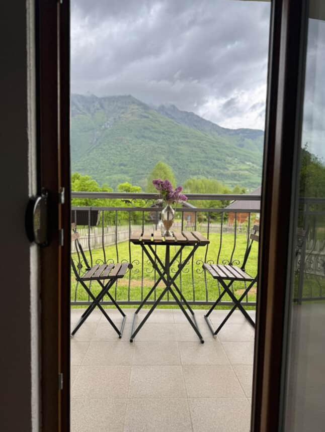 Bed and Breakfast Visitor Yard Plav Exterior foto